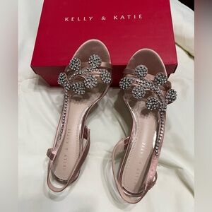 Kelly & Katie size 8.5 women’s sandal pink with silver rhinestone